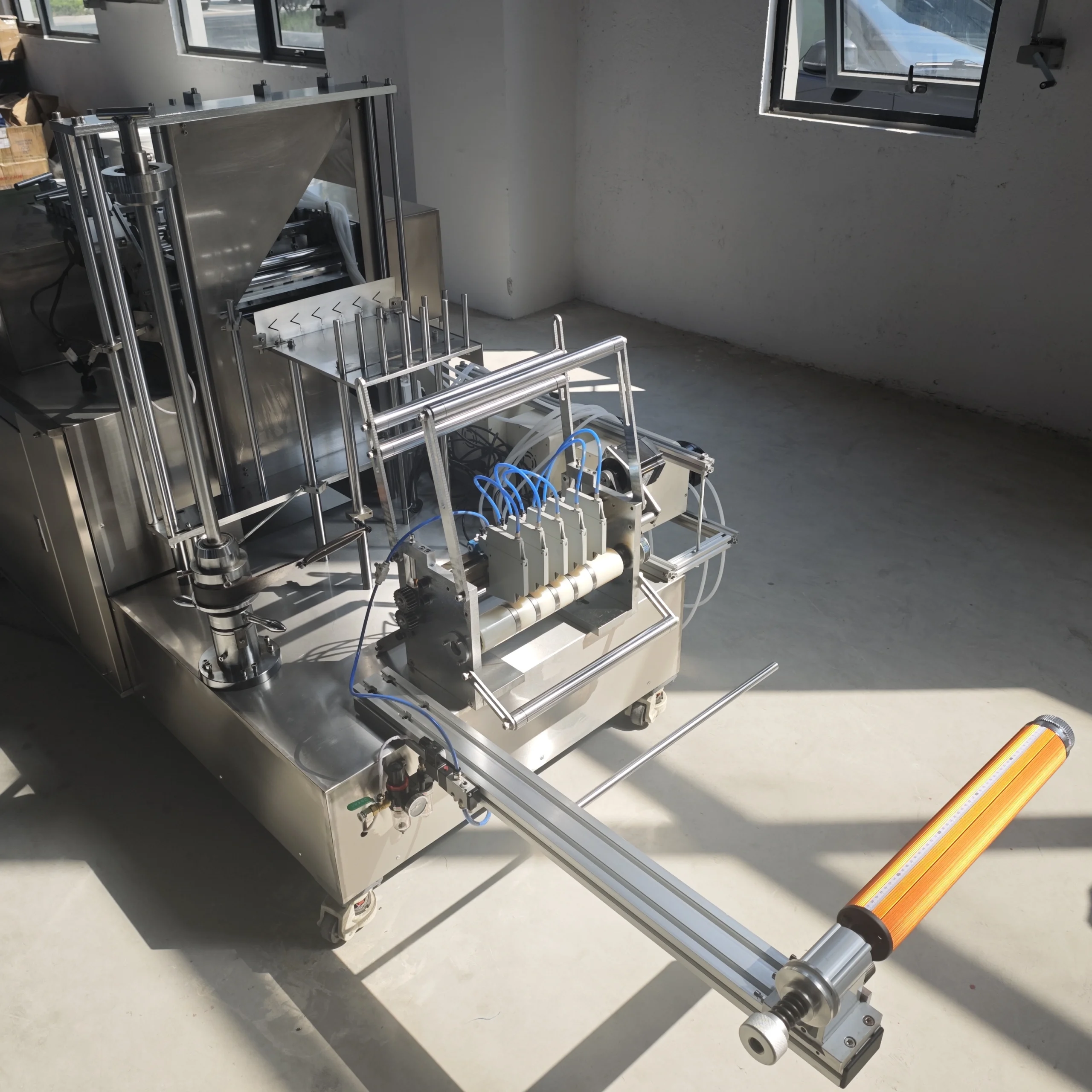 YF-04000S-6 alcohol prep pad machine material feeding system